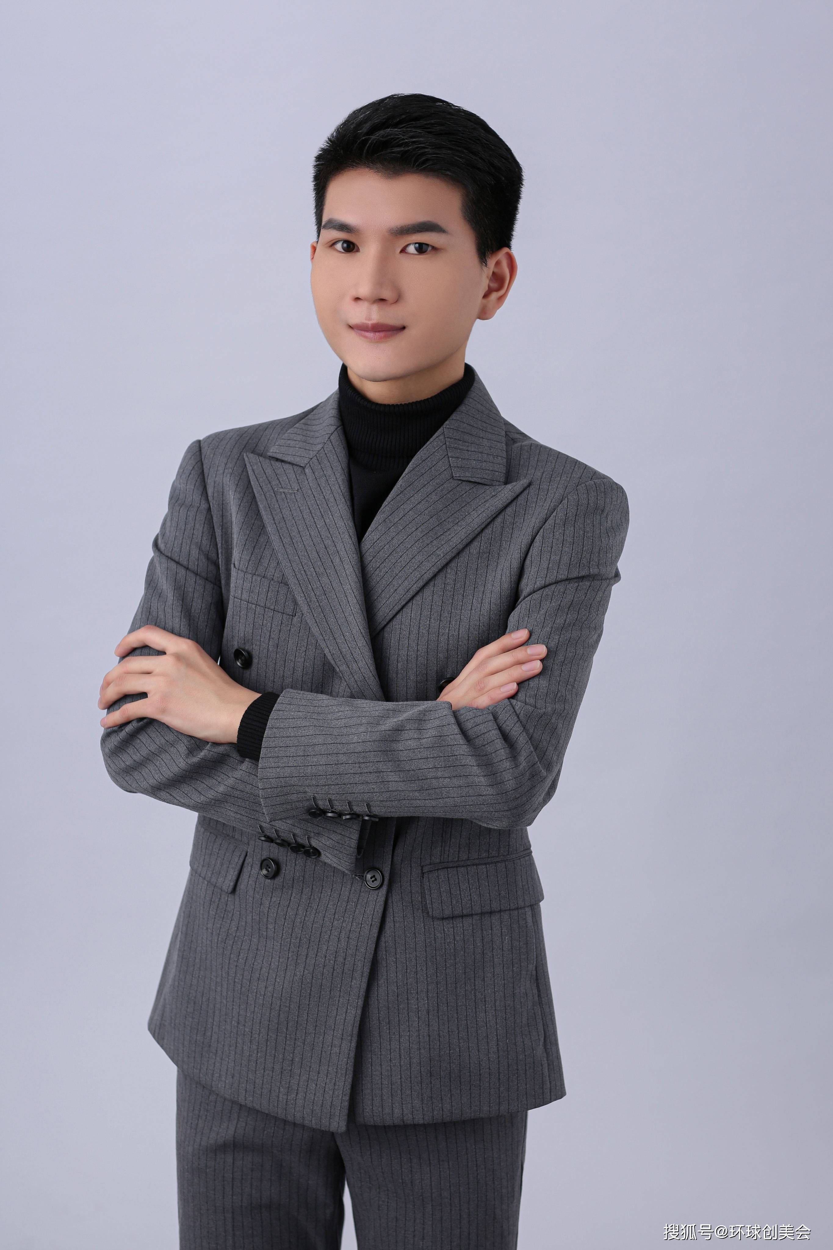 何乔友 视觉与舞美负责人